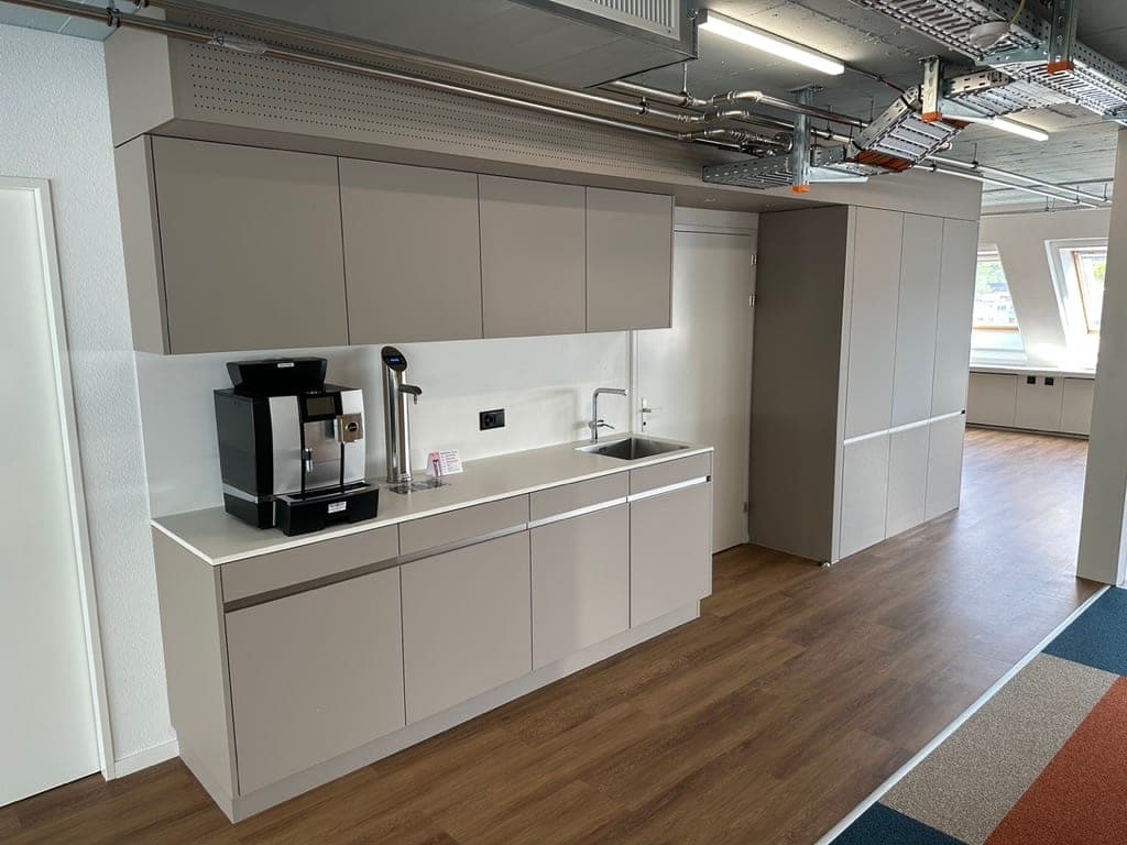 Büroküche Kloten – Kubanit matt